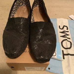 Size 10 women’s black glitter toms